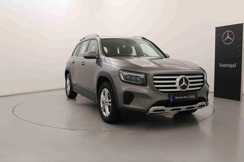 Cinzento Usado 2024 Mercedes GLB180 SUV | € 42.990 - Imagem 1/4