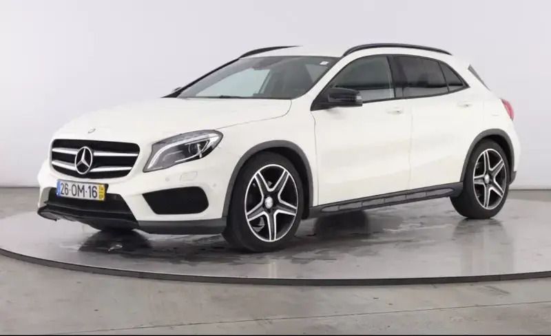 Branco Usado 2014 Mercedes GLA220 AMG line SUV | € 19.990 - Imagem 1/4