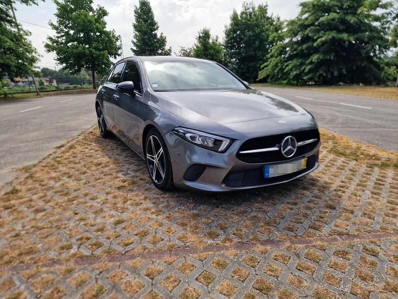 Usado Mercedes A180 Night 109 HP (80 kW) 2018 Cinzento Citadino
