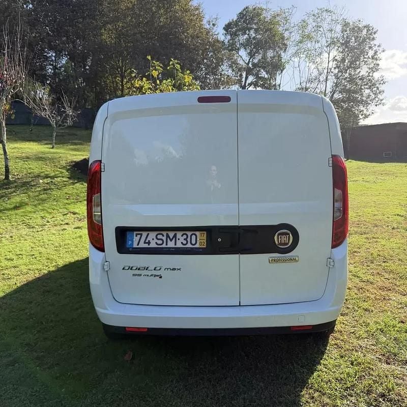 Usado Fiat Doblò 90 HP (66 kW) 2017 Branco Monovolume