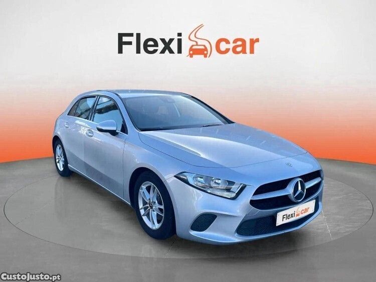 Cinza Usado 2019 Mercedes A180 Style | € 21.990 (Bom preço) - Imagem 1/1