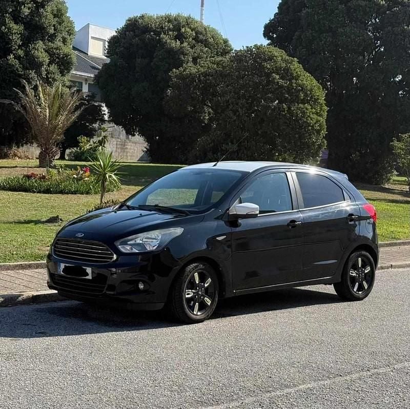 Preto Usado 2017 Ford Ka Plus Citadino | € 8.499 - Imagem 1/4