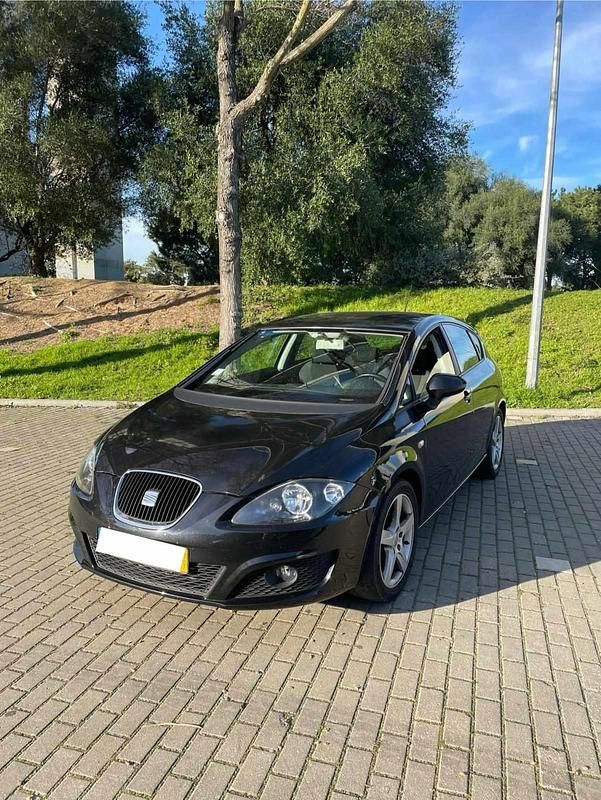 Preto Usado 2010 Seat Leon Citadino | € 6.950 (Bom preço) - Imagem 1/4