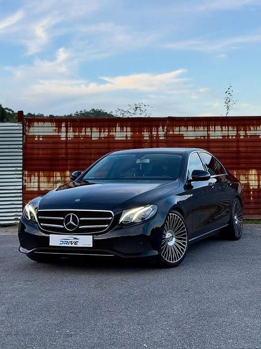 Usado 2019 Mercedes E200 Sedan | € 33.900 - Imagem 1/4