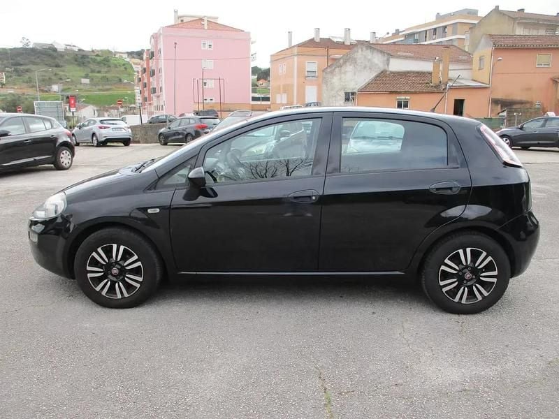 Usado Fiat Punto Easy 95 HP (69 kW) 2014 Preto Citadino