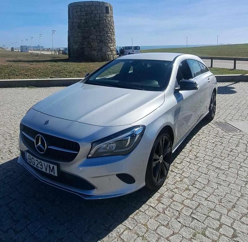Cinzento Usado 2017 Mercedes CLA200 Carrinha | € 19.500 (Bom preço) - Imagem 1/4