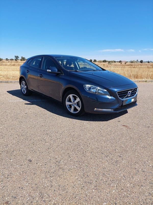 Azul Usado 2014 Volvo V40 Kinetic Carrinha | € 11.999 (Preço justo) - Imagem 1/4