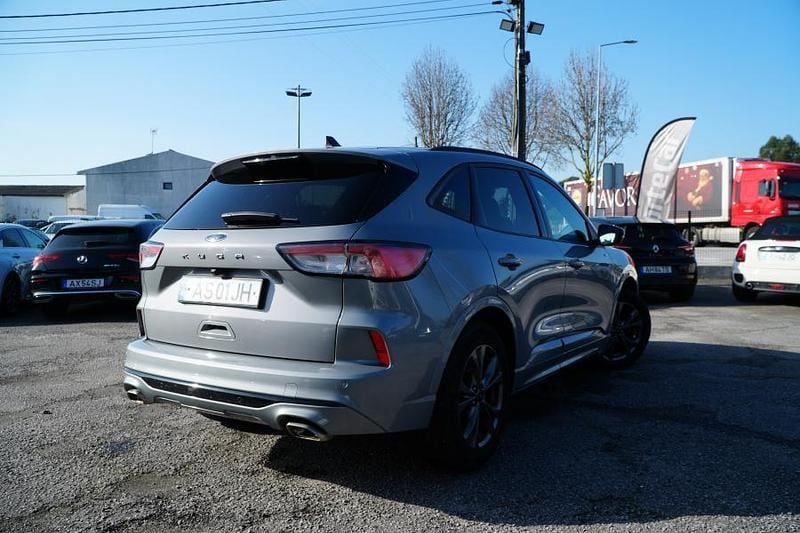 Usado Ford Kuga ST-Line 150 HP (110 kW) 2022 Cinza SUV