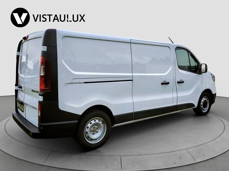 Usado Renault Trafic 150 HP (110 kW) 2023 Branco Monovolume