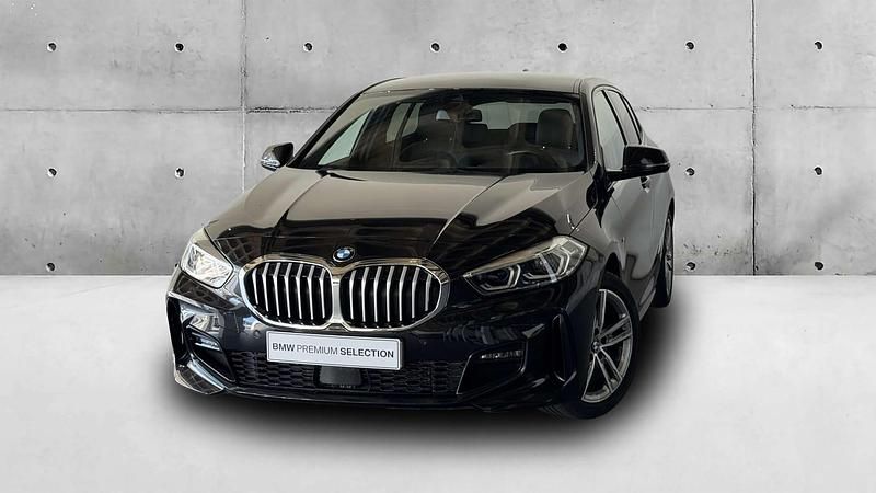 Preto sapphire metalizada Usado 2024 BMW 116 Citadino | € 32.900 (Caro) - Imagem 1/4