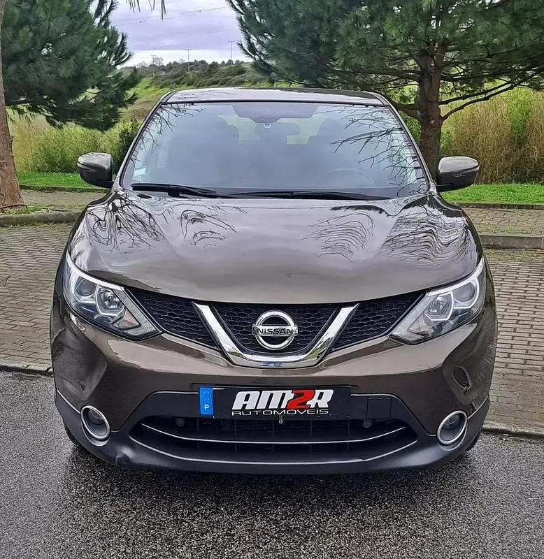 Usado Nissan Qashqai Acenta Connect 110 HP (80 kW) 2015 Castanho SUV