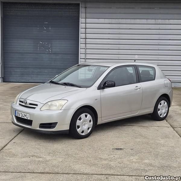 Cinza Usado 2005 Toyota Corolla Sedan | € 8.750 (Caro) - Imagem 1/1