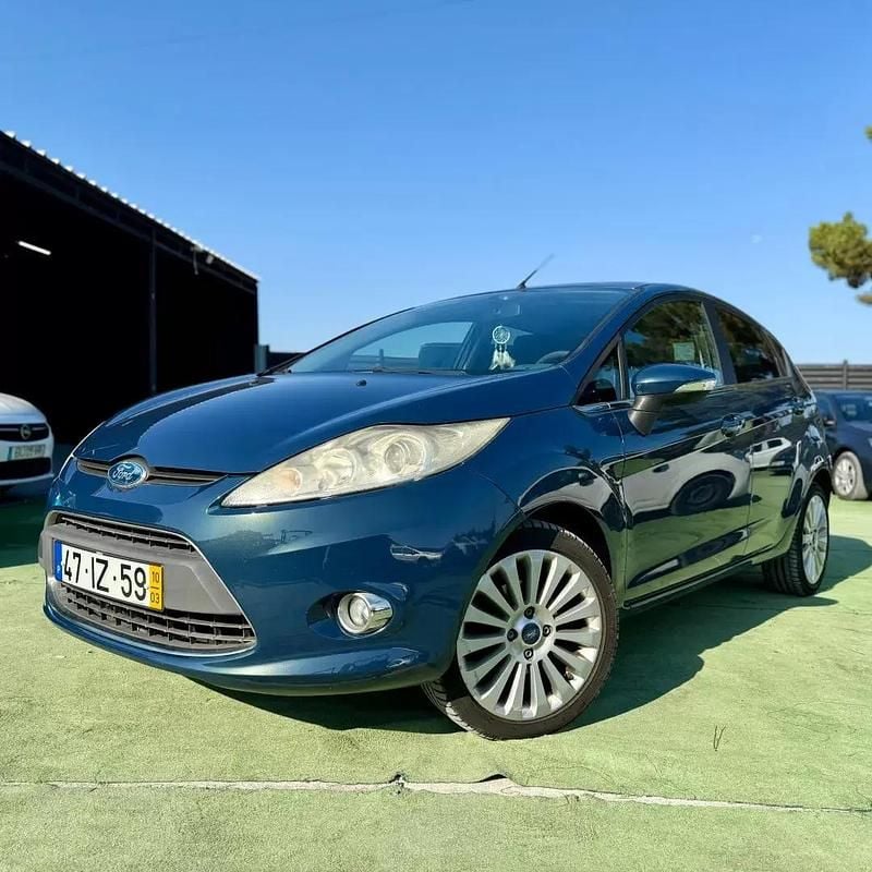 Verde Usado 2010 Ford Fiesta Trend Citadino | € 7.500 (Preço elevado) - Imagem 1/4