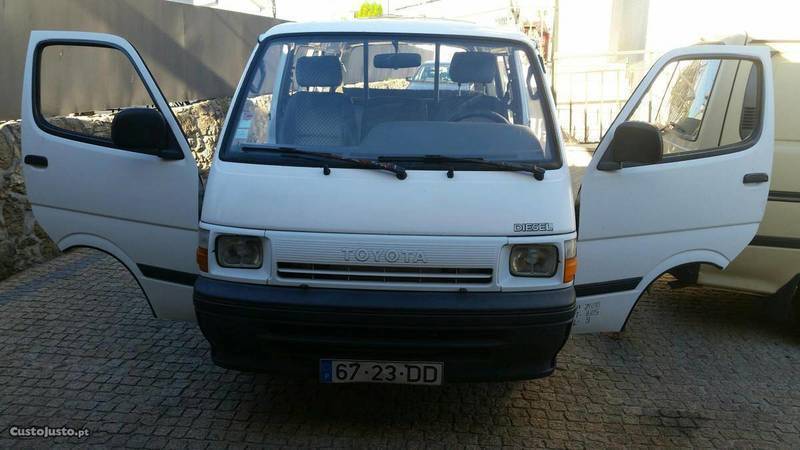 Sold Toyota HiAce 9 lugares - 92 - Carros usados para venda