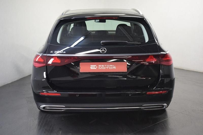 Usado Mercedes E300 Avantgarde 320 HP (235 kW) 2024 Preto Carrinha