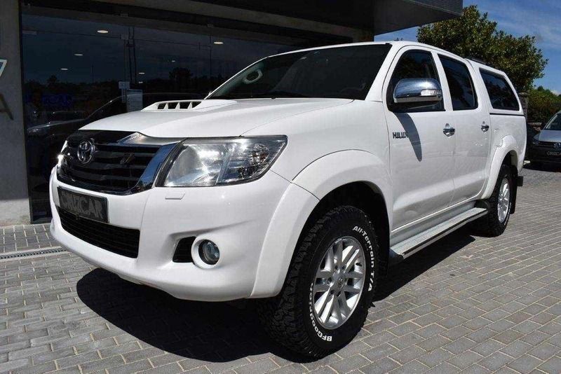 Branco Usado 2015 Toyota HiLux Pickup | € 29.999 - Imagem 1/4