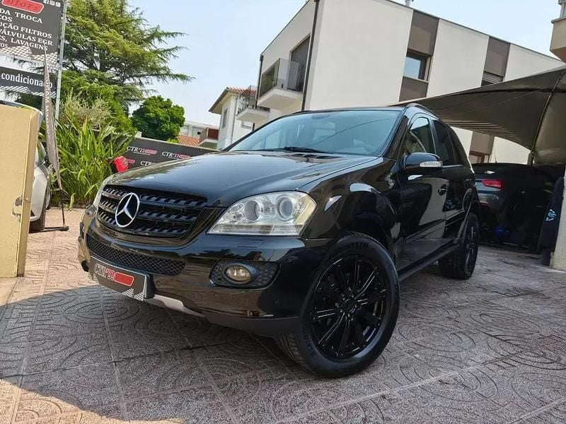 Preto Usado 2010 Mercedes ML320 SUV | € 19.900 - Imagem 1/4