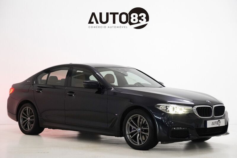 Azul Usado 2019 BMW 530 iPerformance Sedan | € 28.990 - Imagem 1/4