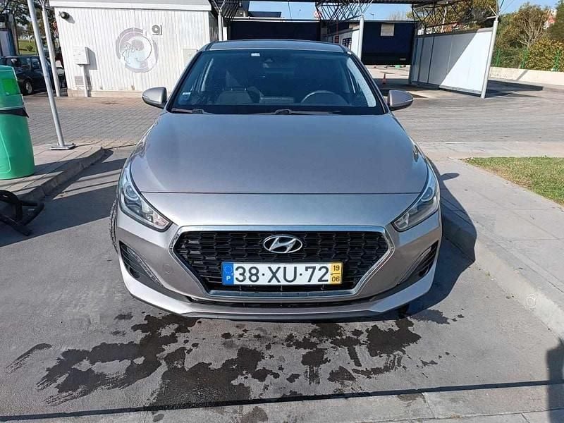 Usado Hyundai i30 116 HP (85 kW) 2019 Cinzento Citadino