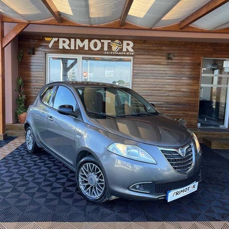 Cinzento Usado 2012 Lancia Ypsilon Citadino | € 8.490 - Imagem 1/4