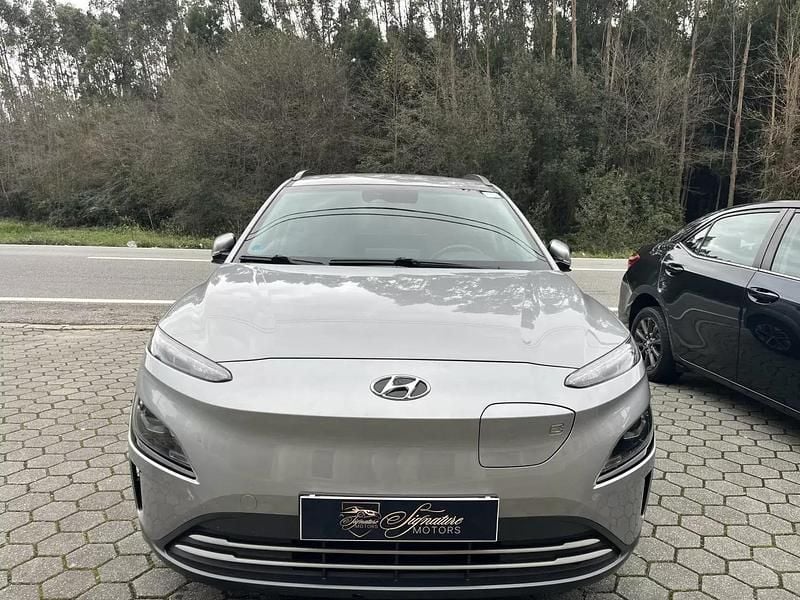 Prata Usado 2023 Hyundai Kauai Premium SUV | € 23.900 (Preço justo) - Imagem 1/4