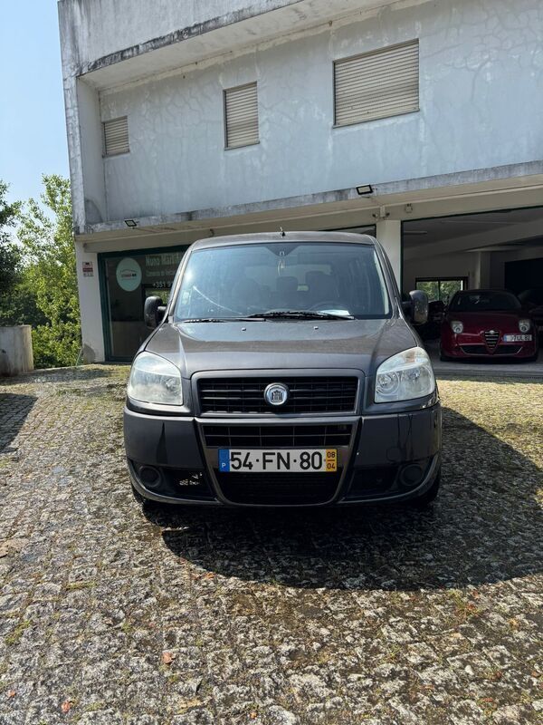 Cinza Usado 2008 Fiat Doblò Monovolume | € 5.750 (Bom preço) - Imagem 1/4