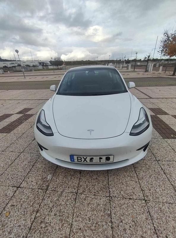 Branco Usado 2019 Tesla Model 3 Standard Range Plus Sedan | € 21.900 (Bom preço) - Imagem 1/4