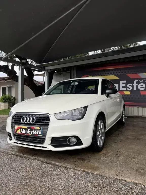 Branco Usado 2012 Audi A1 Attraction Citadino | € 13.900 (Preço justo) - Imagem 1/4