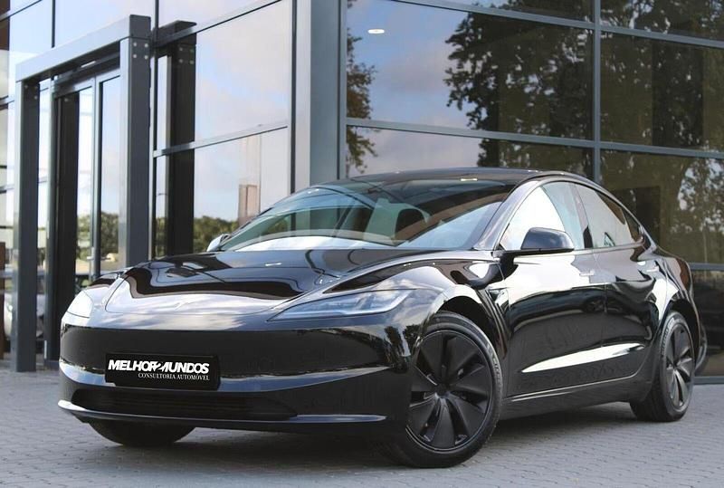 Branco Usado 2023 Tesla Model 3 RWD Sedan | € 35.900 (Caro) - Imagem 1/4