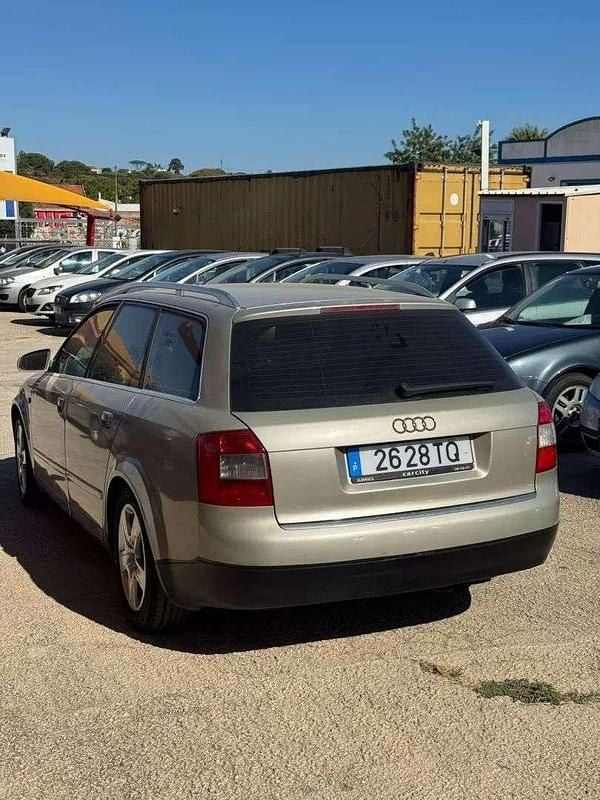 Usado Audi A4 130 HP (95 kW) 2002 Cinzento Carrinha