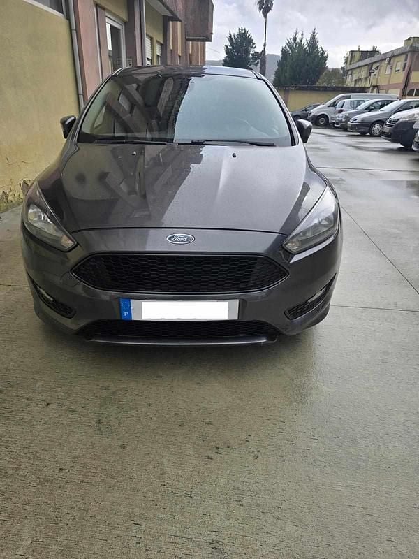 Cinzento Usado 2018 Ford Focus Citadino | € 12.000 (Bom preço) - Imagem 1/4
