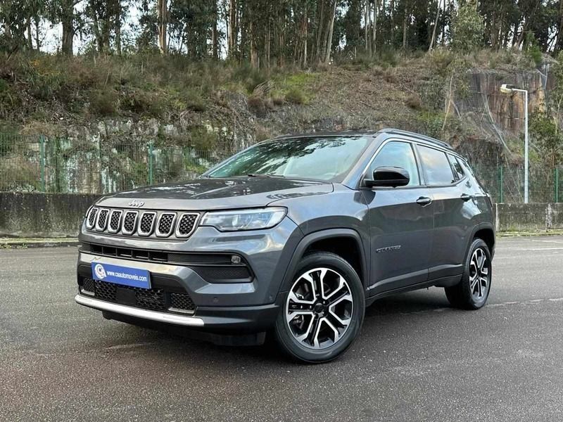 Cinza Usado 2022 Jeep Compass Limited SUV | € 32.990 - Imagem 1/4