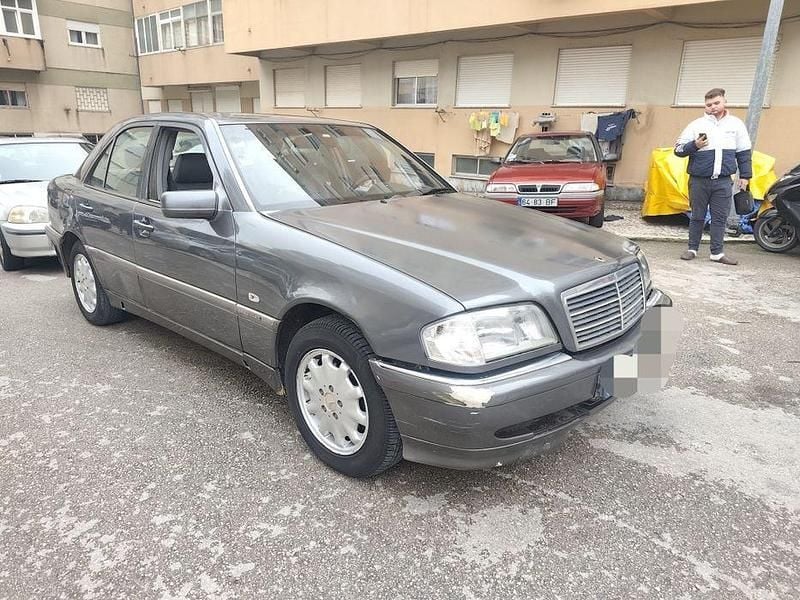 Usado Mercedes C250 150 HP (110 kW) 1997 Sedan