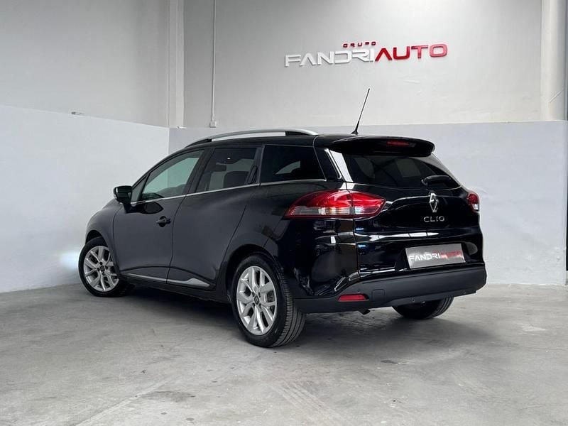 Preto Usado 2020 Renault Clio V Zen Carrinha | € 13.690 (Preço justo) - Imagem 1/4