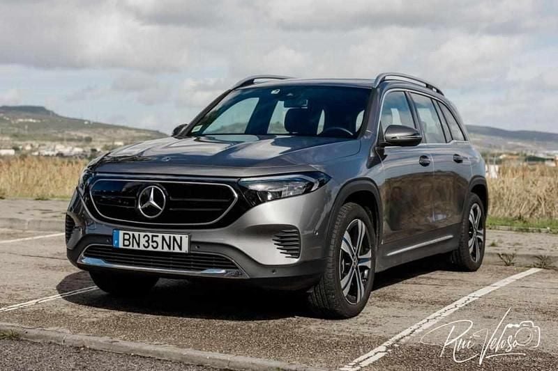 Cinzento Usado 2023 Mercedes EQB350 SUV | € 42.850 (Preço justo) - Imagem 1/4