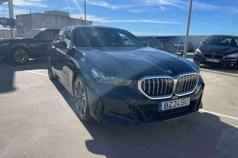 Preto Novo 2025 BMW 530e Sedan | € 70.200 - Imagem 1/4