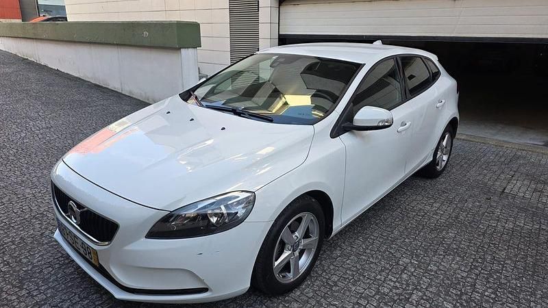 Usado Volvo V40 Kinetic 120 HP (88 kW) 2016 Sedan