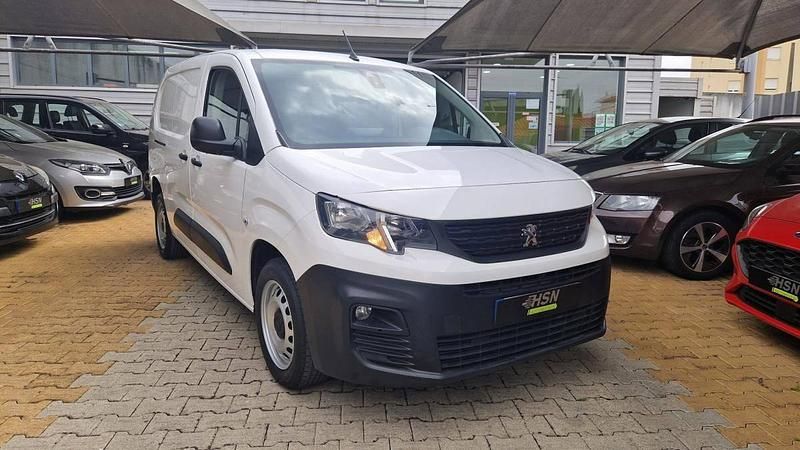Branco Usado 2019 Peugeot Partner Premium Monovolume | € 13.500 (Caro) - Imagem 1/4