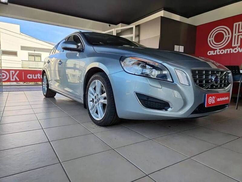 Cinzento Usado 2013 Volvo V60 Summum Carrinha | € 13.500 (Bom preço) - Imagem 1/4