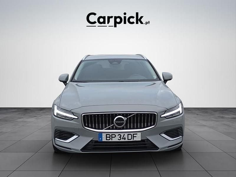 Usado Volvo V60 Plus 350 HP (257 kW) 2024 Cinza Carrinha