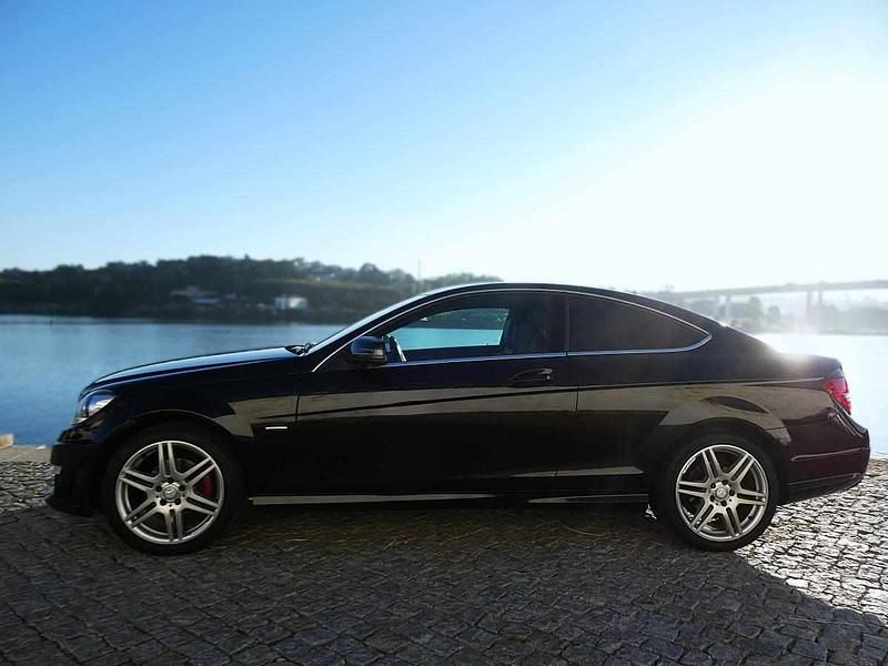 Usado Mercedes C180 156 HP (114 kW) 2014 Preto