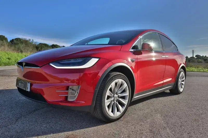 Vermelho Usado 2020 Tesla Model X SUV | € 58.995 - Imagem 1/4