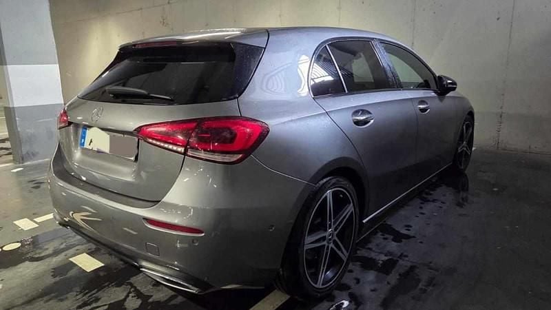 Usado Mercedes A180 116 HP (85 kW) 2018 Cinzento Citadino