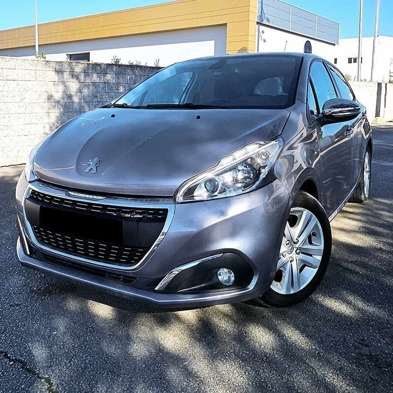 Cinzento Usado 2019 Peugeot 208 Citadino | € 11.780 (Preço justo) - Imagem 1/4