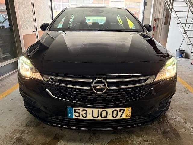 Usado Opel Astra 105 HP (77 kW) 2018 Preto
