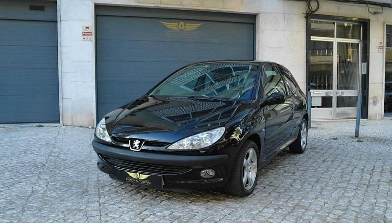 Usado Peugeot 206 GTi 110 HP (80 kW) 2001 Preto Coupé