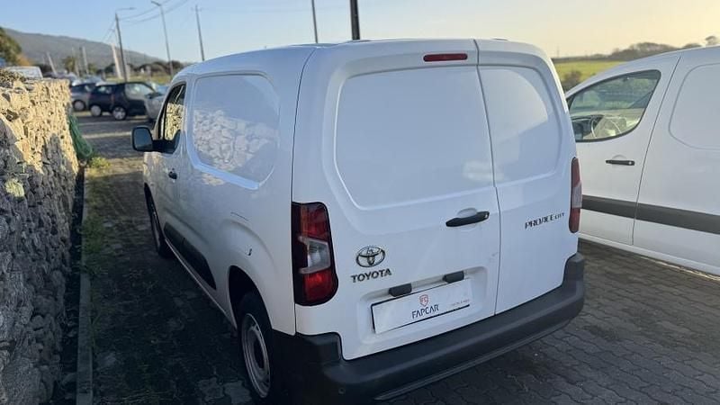 Usado Toyota Proace 102 HP (75 kW) 2021 Branco Monovolume