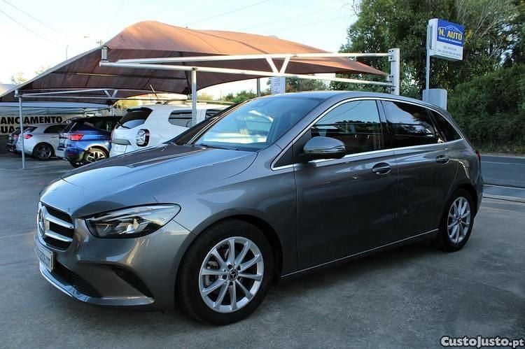 Cinza Usado 2020 Mercedes B180 Progressive Monovolume | € 25.600 (Preço justo) - Imagem 1/1