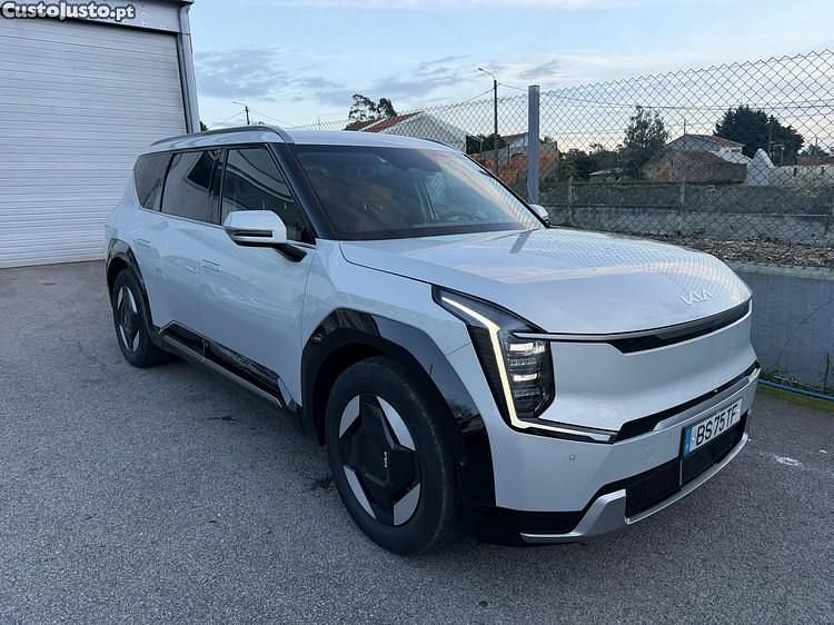 Usado Kia EV9 150 kW (205 HP) 2025 Cinza SUV