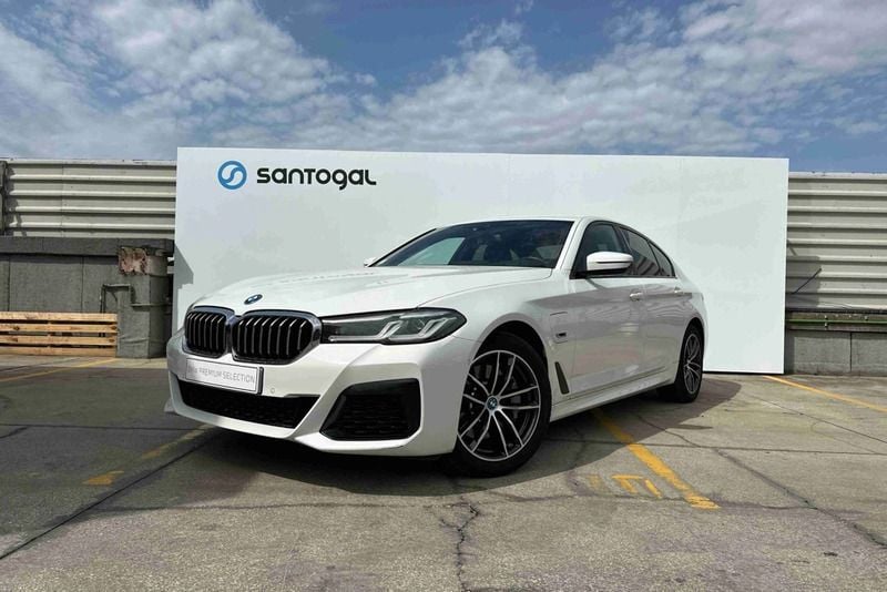 Branco Usado 2023 BMW 530e Comfort Edition Sedan | € 46.990 (Bom preço) - Imagem 1/4